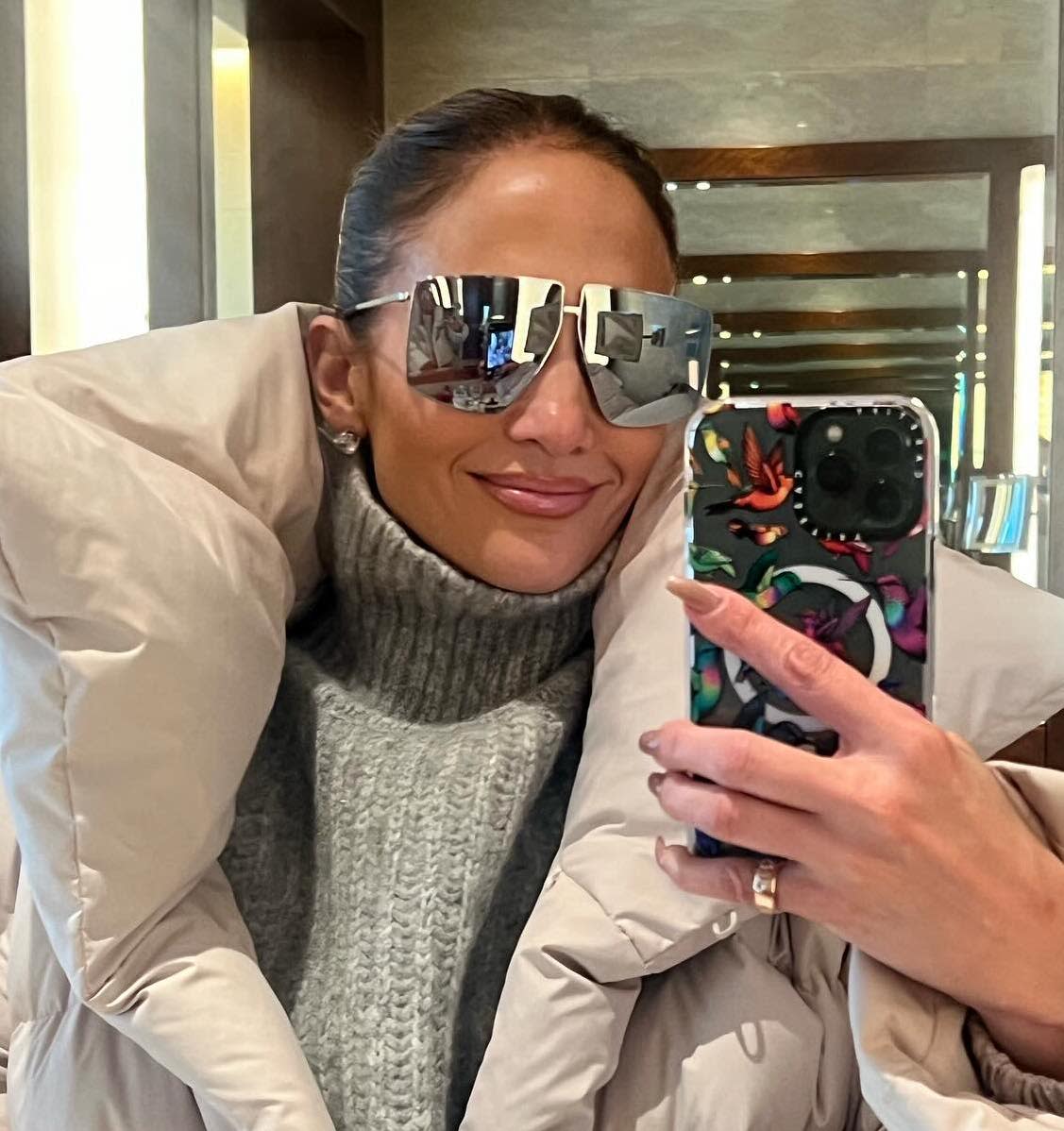  Jennifer Lopez wears a gray puffer coat while in Japan 2024. 