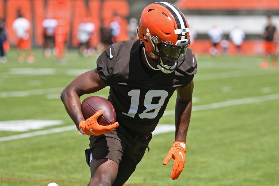 Cleveland Browns receiver David Bell participates in a drill during the NFL football team's rookie minicamp, Friday, May 13, 2022, in Berea, Ohio. (AP Photo/David Dermer)