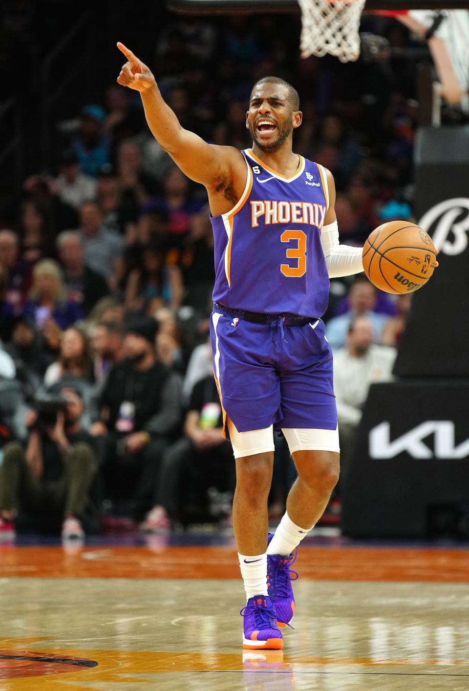 Suns guard Chris Paul (3) directs the team against the Thunder during the first half at the Footprint Center in Phoenix on March 8, 2023.