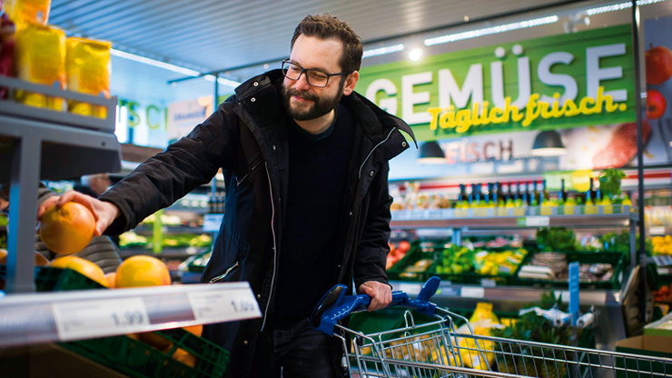 Aldi will alle Läden renovieren. Kritiker befürchten, dass die neuen Filialen zum Rummel verkommen. Protokoll eines Großexperiments.