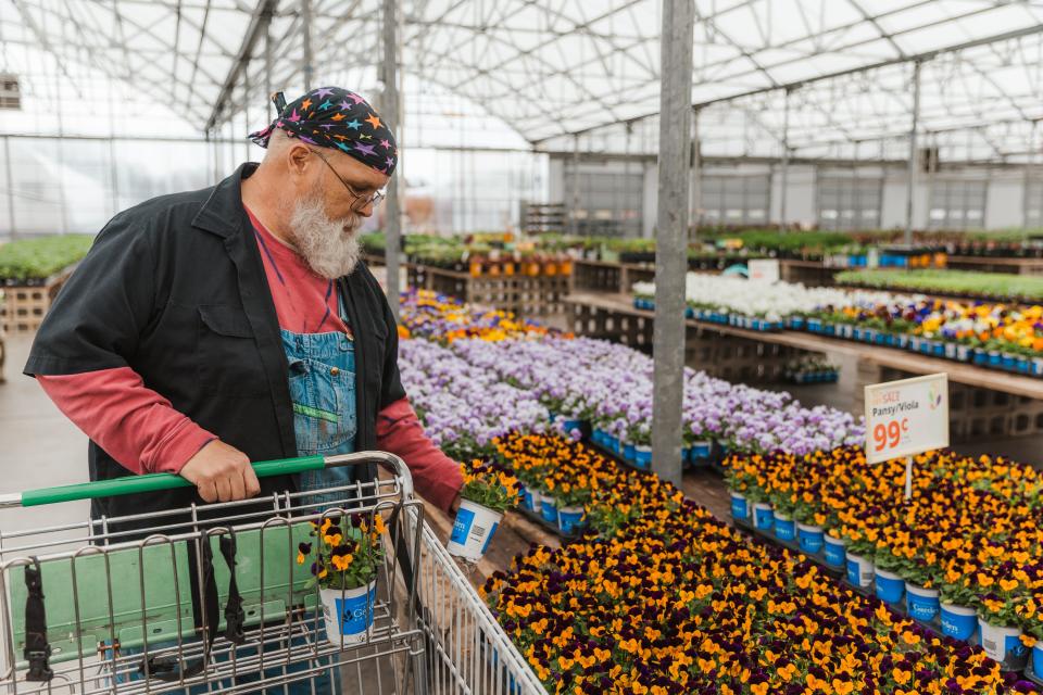 Bob Geiger, a seasoned garden expert, advises against planting for now.  He recommends waiting a few weeks to avoid the risk of losing plants to possible freezes.