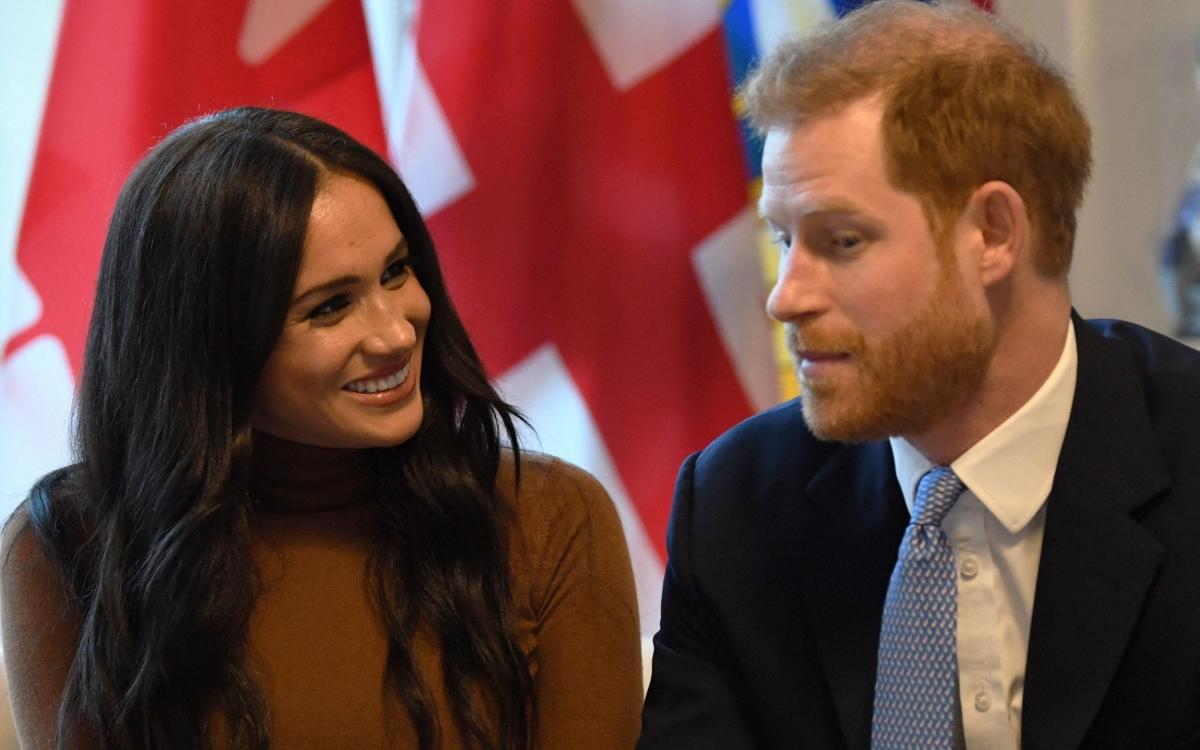 La défunte reine pensait que le prince Harry était “un peu trop amoureux” de Meghan