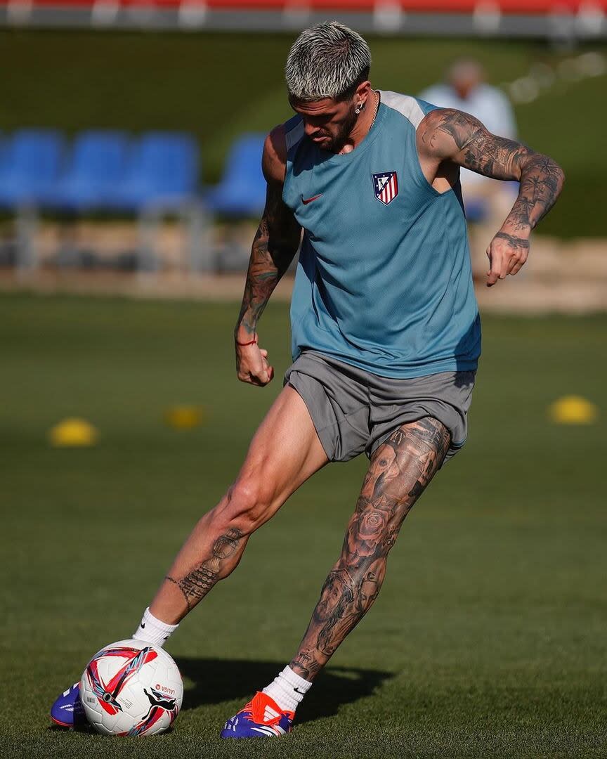 La postal de De Paul con la remera del Atlético de Madrid