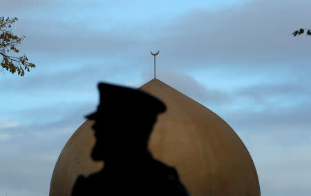 A police officer is pictured outside Masjid Al Noor mosque in Christchurch, New Zealand, March 17, 2019. REUTERS/Jorge Silva