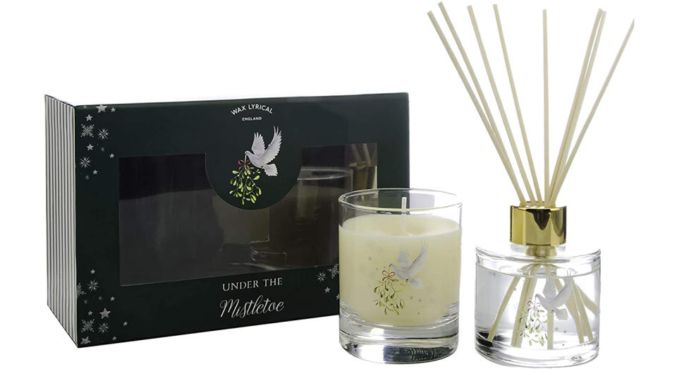 WAX LYRICAL Mistletoe Candle & Reed Diffuser Gift Set