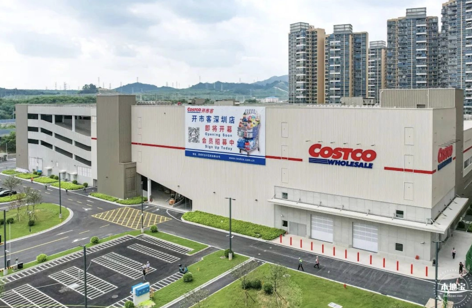 Costco開市客深圳店亦於明年1.12開幕，在「完善」代購網絡下，到時對本港超市的衝擊難以估計