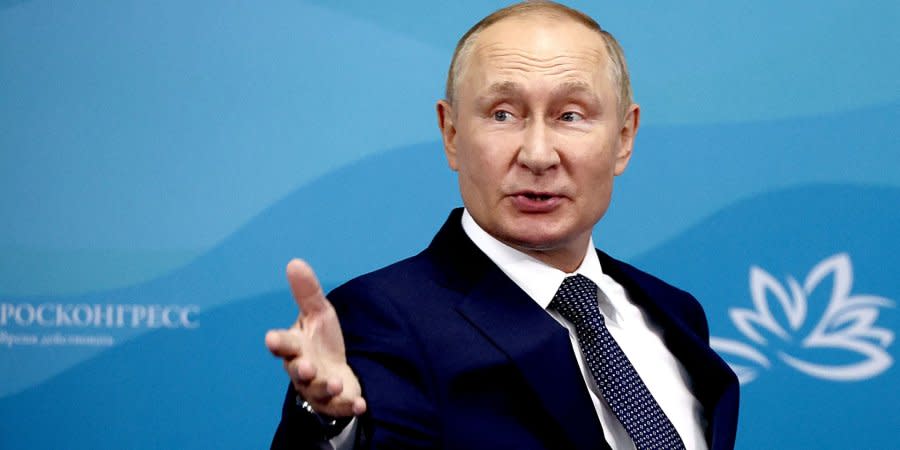 The deputies demanded the removal of Vladimir Putin from power