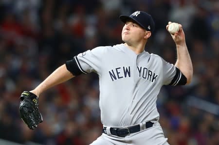 Bottle hurts Yankees' Aroldis Chapman's hand during celebration 