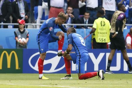 Football Soccer - France v Republic of Ireland - EURO 2016 - Round of 16 - Stade de Lyon, Lyon, France - 26/6/16 France's Antoine Griezmann celebrates with Dimitri Payet after scoring their second goal REUTERS/Robert Pratta Livepic