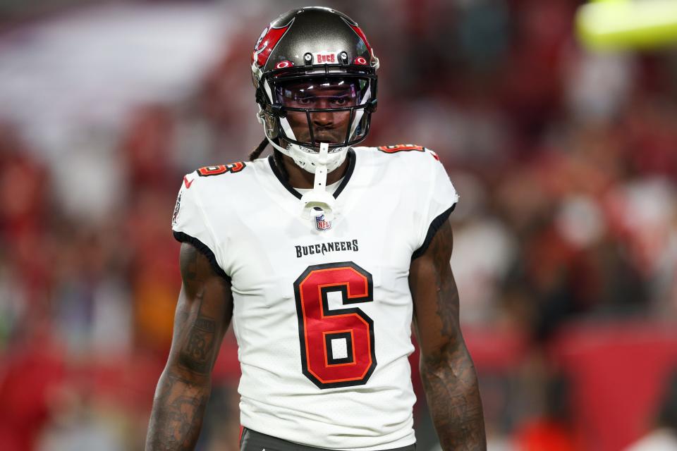 Tampa Bay Buccaneers wide receiver Julio Jones (6) warms yup before a game against the Kansas City Chiefs at Raymond James Stadium.