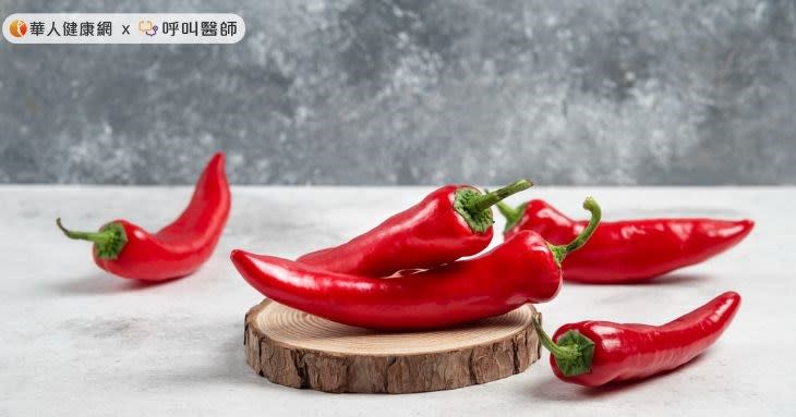 在菜肴中放入適量的辣椒調味，更有助身體發汗。