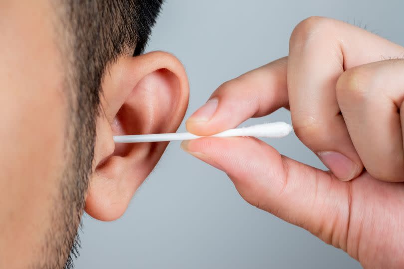 Man using earbud