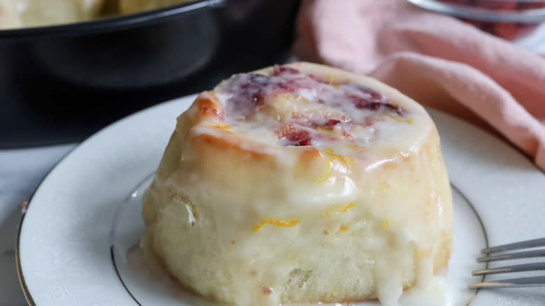 extra fluffy cranberry cinnamon rolls 