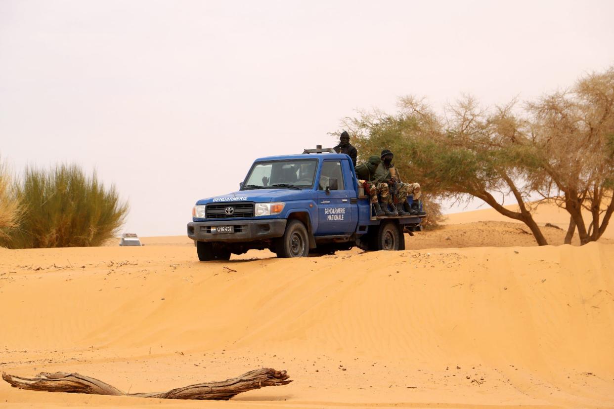 Des gendarmes nigériens lors d'une patrouille à Iferouäne, le 12 février 2020. (PHOTO D'ILLUSTRATION) - Souleymane Ag Anara / AFP