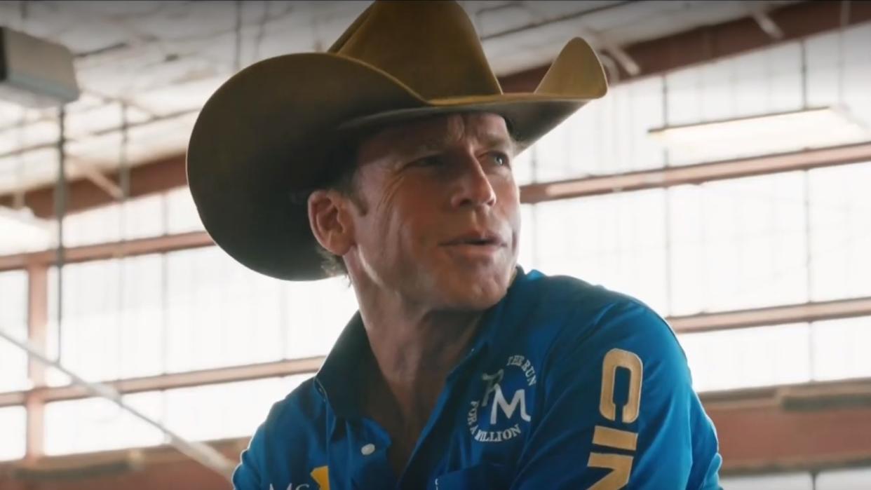  Travis at a horse show on yellowstone season 4. 