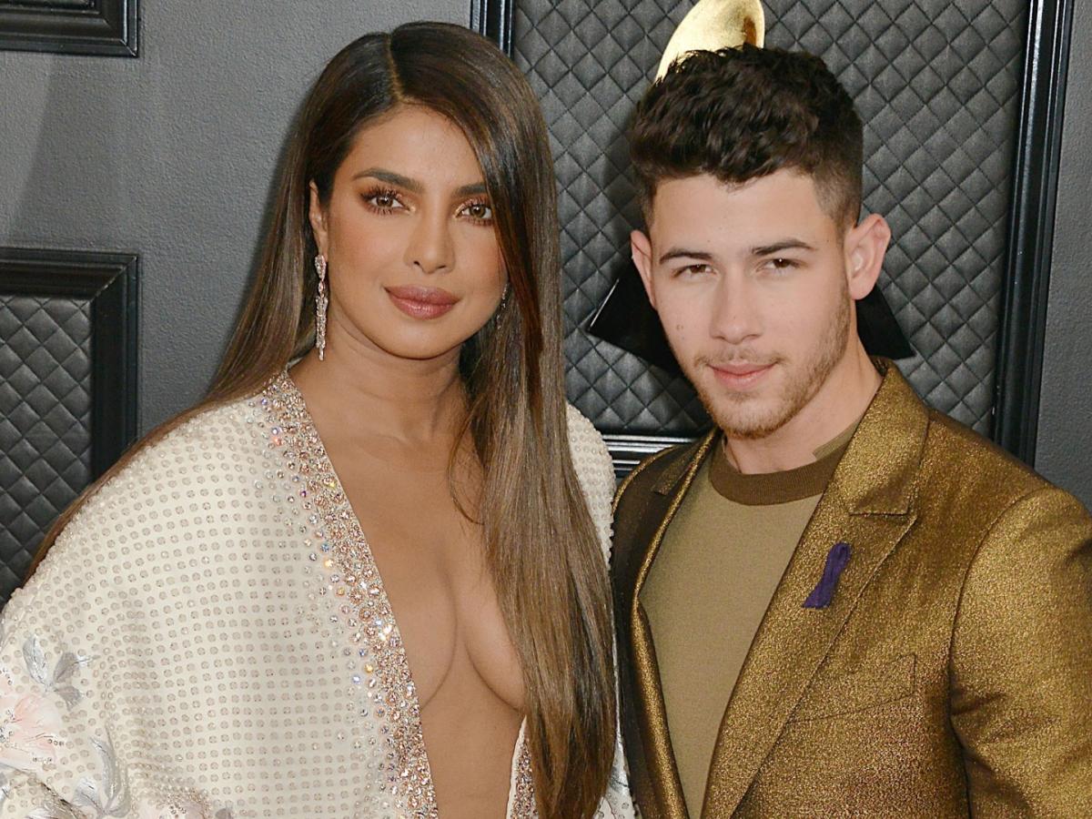 Nick Jonas\' fan throws her bra for him during Atlanta concert; wife  Priyanka Chopra picks it up to pass it to hubby! SEE PIC & VIDEOS!