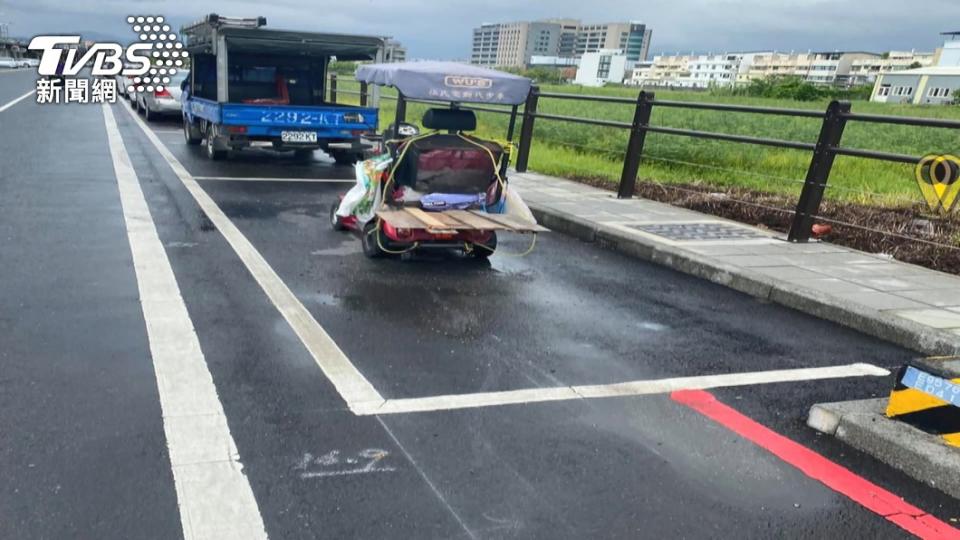 網友勸原po趁年輕盡量出去走走，免得老了只能坐電動代步車時才後悔。(圖片來源/ TVBS)