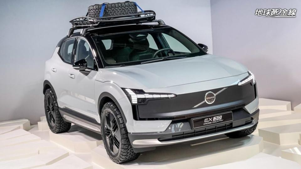 EX30發表會上，Volvo還帶來了跨界越野Cross Country版本，預計2024年才會正式發表。(攝影/ 林先本)