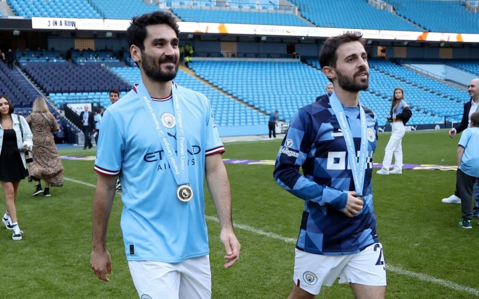 Ilkay Gundogan y Bernardo Silva - Reuters/Carl Recine