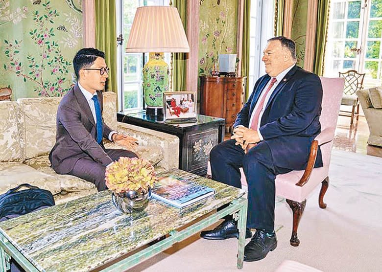 羅冠聰（左）曾與前美國國務卿蓬佩奧（右）會面，促請國際社會對抗中國。