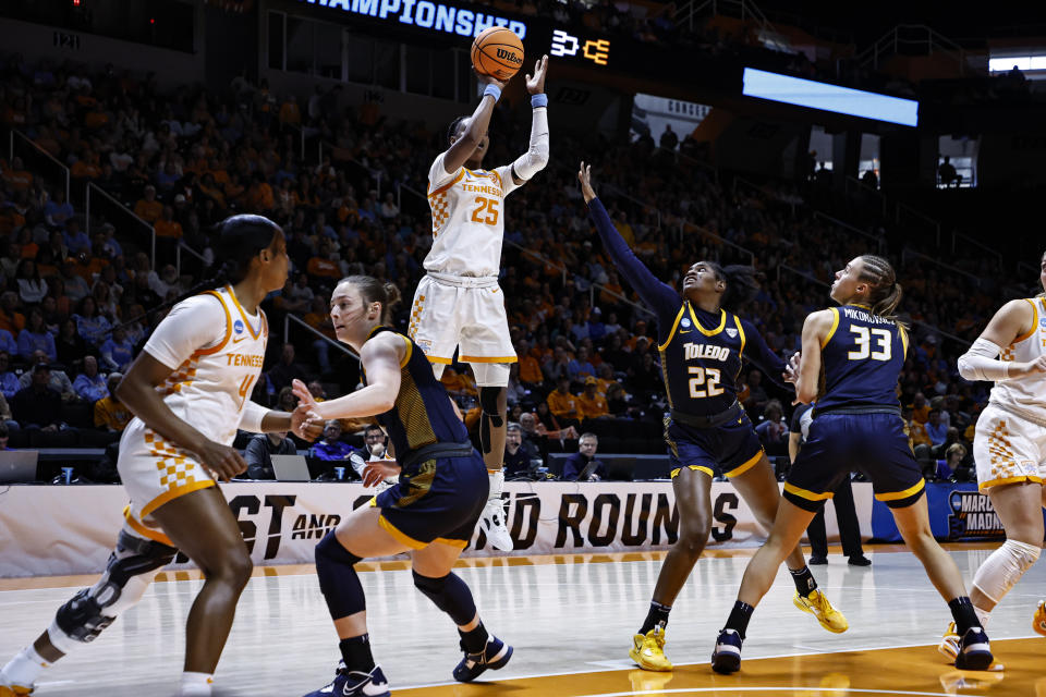 Tennessee guard Jordan Horston (25) shoots past Toledo guard Khera Goss (22) in the first half of a second-round college basketball game in the NCAA Tournament, Monday, March 20, 2023, in Knoxville, Tenn. (AP Photo/Wade Payne)