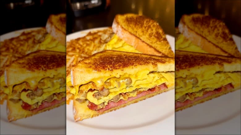 Grilled sandwich with cheese