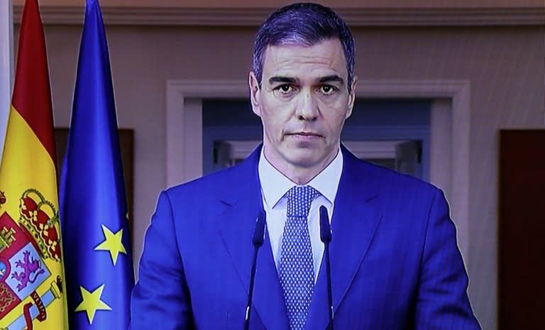 Una pantalla fotografiada en Madrid muestra la declaración del presidente del gobierno español, Pedro Sánchez, sobre el reconocimiento del Estado de Palestina el 28 de mayo de 2024 (Thomas Coex)