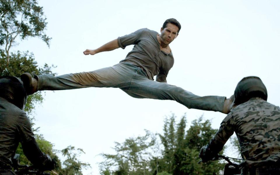 Scott Adkins in action in Hard Target 2 - Alamy