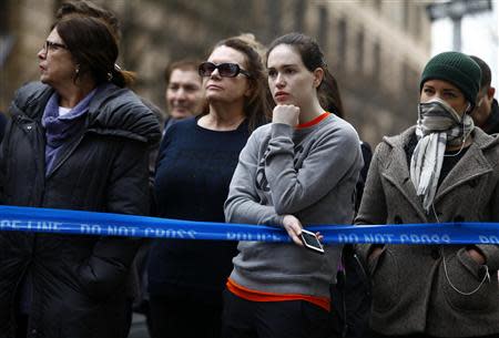 A crowd gathers near the apartment of movie actor Philip Seymour Hoffman after he was found dead in New York February 2, 2014. REUTERS/Joshua Lott