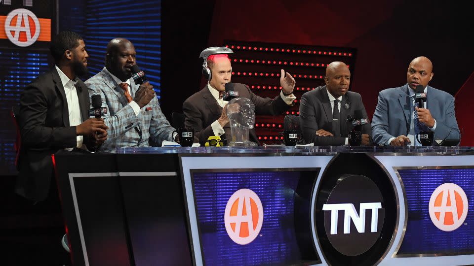 From left, baseball player Dexter Fowler joins TNT's "Inside the NBA" team, Shaquille O'Neal, Ernie Johnson Jr., Kenny Smith and Charles Barkley in Las Vegas in 2017. - Ethan Miller/Getty Images