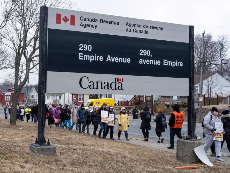  Workers stand in a picket line at the Canada Revenue Agency in St. John’s, N.L.