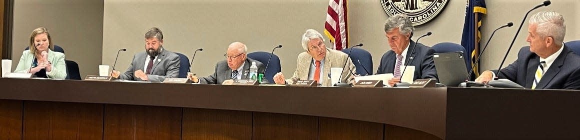 Spartanburg County Council on Monday heard a presentation from Wofford professors who are engaged in a study of the Una, Saxon and Arcadia neighborhoods.