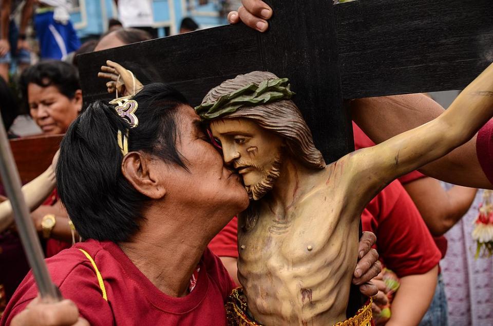 A devotee kisses an idol of Jesus Christ during the start of the Feast of the Black Nazarene on January 7, 2014 in Manila, Philippines.<span class="copyright">Dondi Tawatao/Getty Images</span>