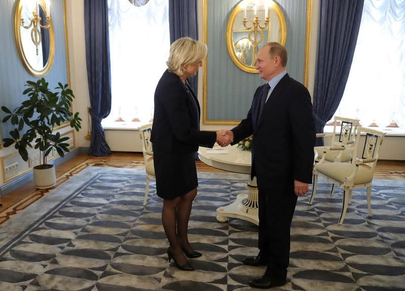 marine le pen vladimir putin