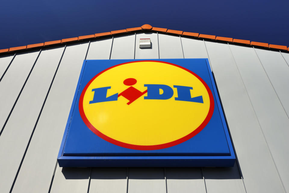 Lidl-Kunden in Großbritannien laufen Sturm gegen geschälte und in Plastik verpackte Zwiebeln. (Bild: ddp images)