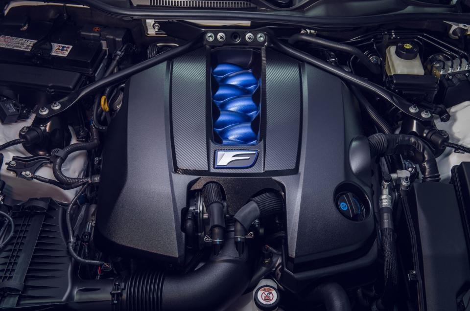 搭載5.0升自然進氣V8引擎，最大動力達464 hp/ 53.0 kgm。