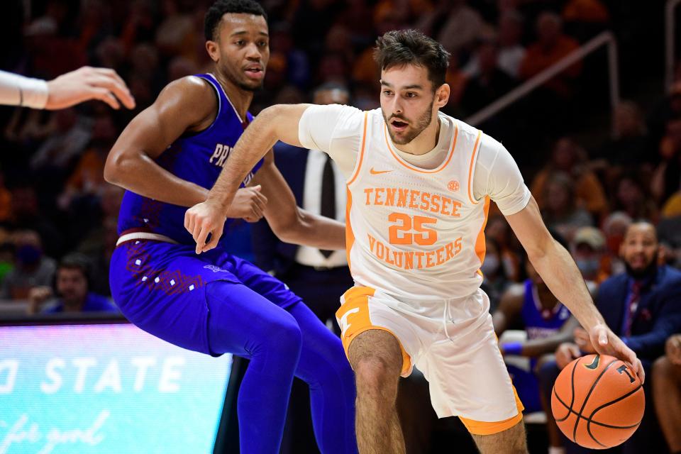 Tennessee guard Santiago Vescovi (25) dribbles the ball during a game between Tennessee and Presbyterian at Thompson-Boling Arena in Knoxville, Tenn. on Tuesday, Nov. 30, 2021.