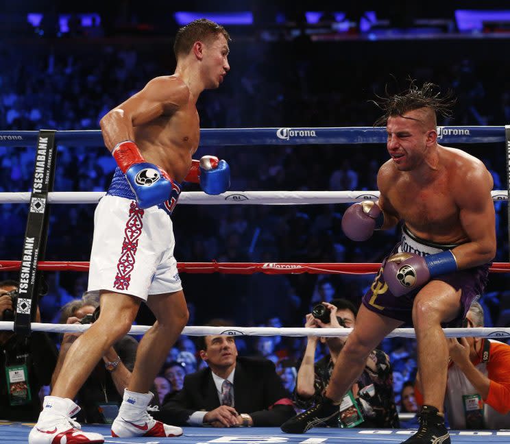 Gennady Golovkin (L) moves in for the finish on David Lemieux in their 2015 middleweight title fight in New York. (Getty Images)