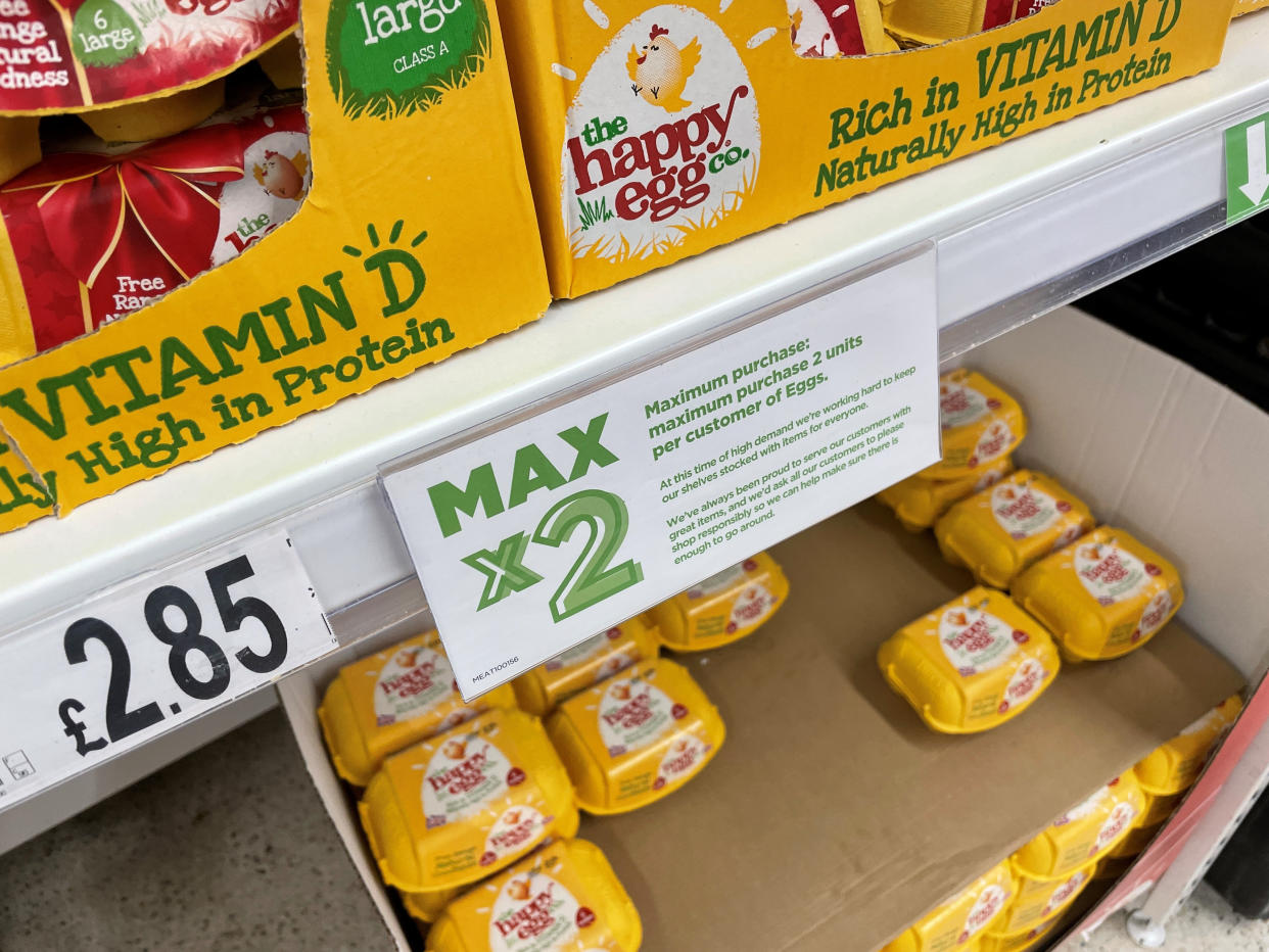 A sign on a shelf at an Asda store in Thurmaston, Leicestershire, advising customers that there is a limit on the amount of eggs they can purchase. Supermarkets Asda and Lidl are limiting the number of boxes of eggs customers can buy amid supply disruptions caused by rising costs and bird flu. The UK is facing its largest ever bout of bird flu, with a highly pathogenic variant circulating. nPicture date: Thursday November 17, 2022.