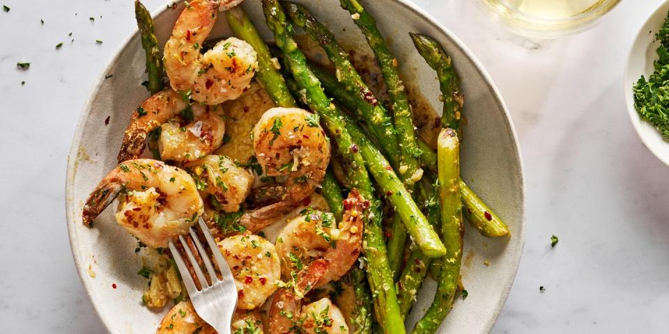 garlic butter shrimp asparagus with lemon