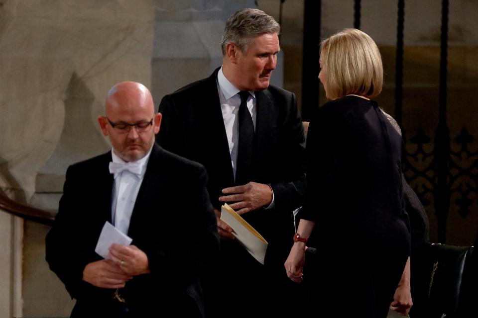 Labour Party leader Keir Starmer (C) and British Prime Minister Liz Truss talk in Westminster (Getty Images)