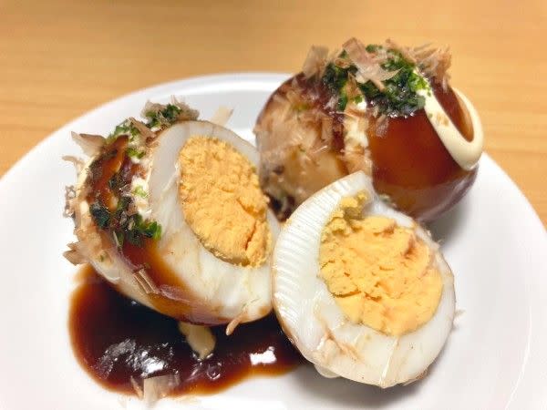 ▲也可以將雞蛋對切，更方便入口。（圖／推特帳號zennoh_food）