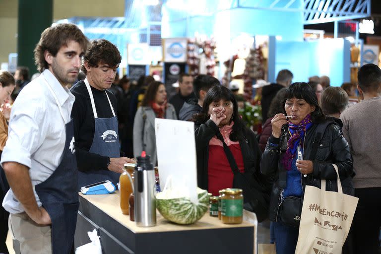 Los visitantes disfrutaron de distintos productos en Caminos y Sabores