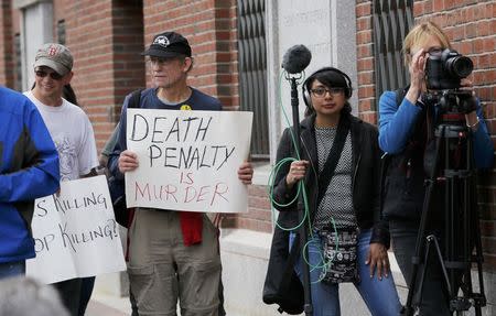 Death penalty protesters and media await the announcement of the sentencing verdict in the trial of Boston Marathon bomber Dzhokhar Tsarnaev outside the federal courthouse in Boston, Massachusetts May 15, 2015. REUTERS/Brian Snyder