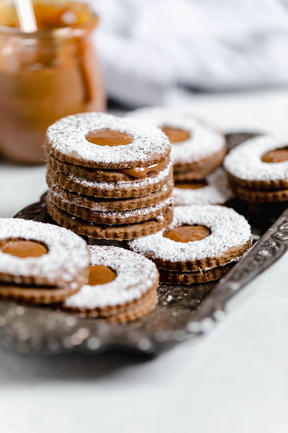 Gingerbread Linzer Cookies With Dulce de Leche Centers