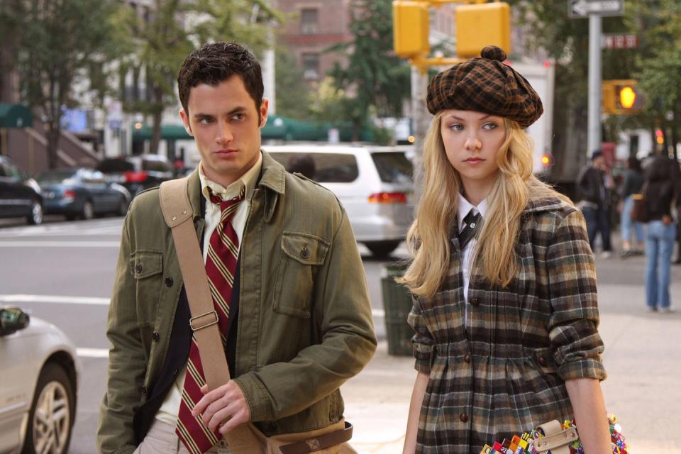 <p>Ahhh, the humble Humphreys from Brooklyn. Here we see Lonely Boy in his disheveled St. Jude's uniform (and those messenger bags that all boys wore on TV in 2008). And his sweet sister Jenny, back when she was just a shy 'good girl', sewing her own clothes and doing the most to fit in.</p>