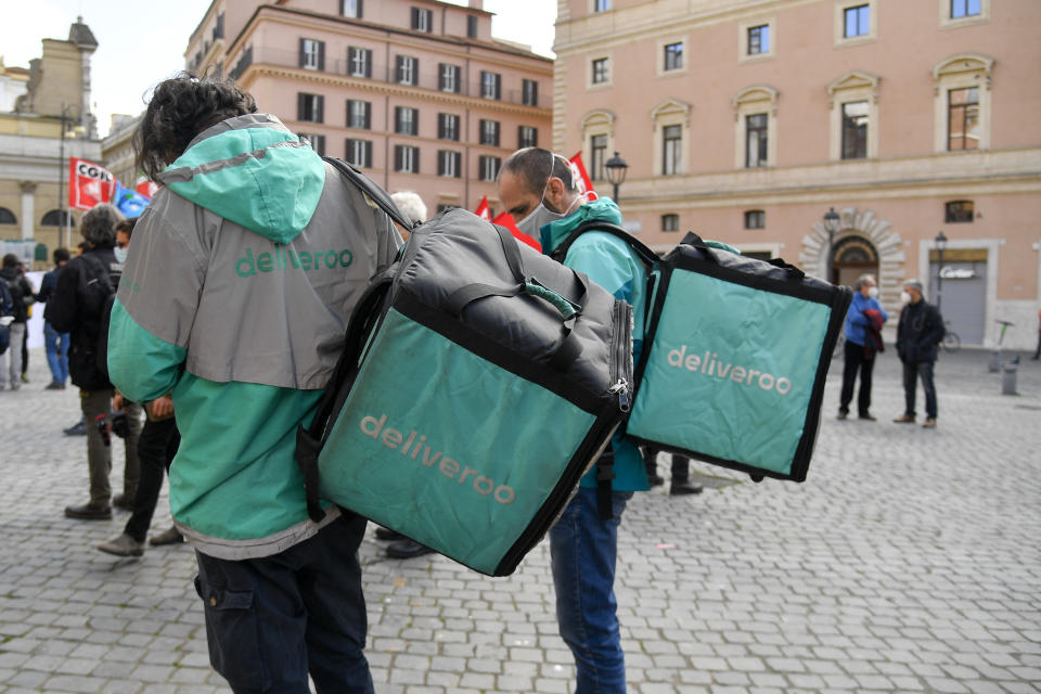 ROME, ITALY - 2021/03/26: Delivery men from Deliveroo seen during the demonstration.
Delivery riders protest in a No delivery day Rider demonstration at Piazza San Silvestro Rome asking for real contracts with better protection, concrete guarantees, fairness and respect for their work with adequate remuneration. (Photo by Fabrizio Corradetti/SOPA Images/LightRocket via Getty Images)