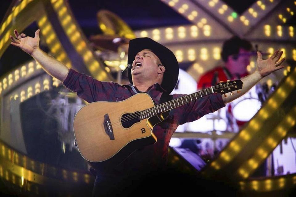 Garth Brooks hasn’t been to Charlotte since he played a pair of sold-out shows (attended by 48,000-plus) on back-to-back nights at the old Charlotte Coliseum in March 1998.