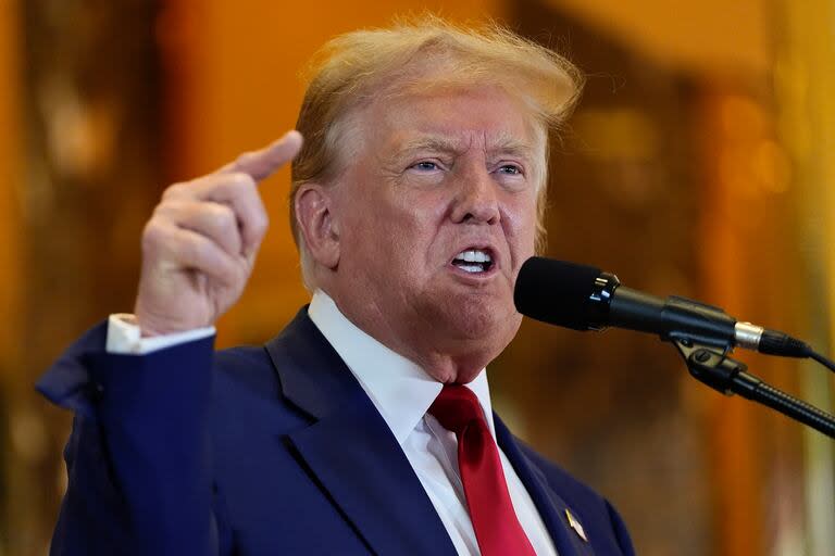 El expresidente Donald Trump habla en conferencia de prensa en la Trump Tower, el viernes 31 de mayo de 2024, en Nueva York. (AP Foto/Julia Nikhinson)