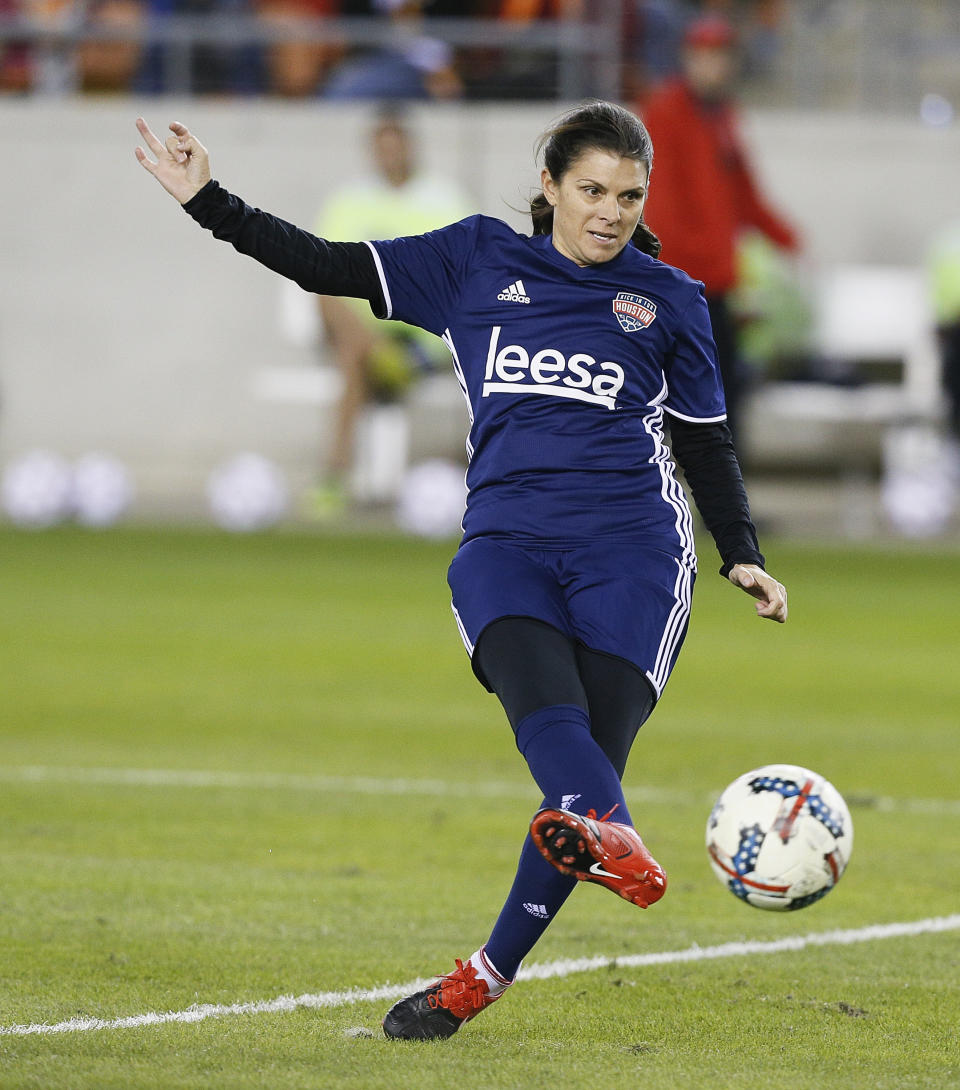 Mia Hamm shoots on goal during the Kick In For Houston Charity Soccer Match at BBVA Compass Stadium in 2017 in Houston, Texas. (Photo: Bob Levey/Getty Images for FOX Sports )